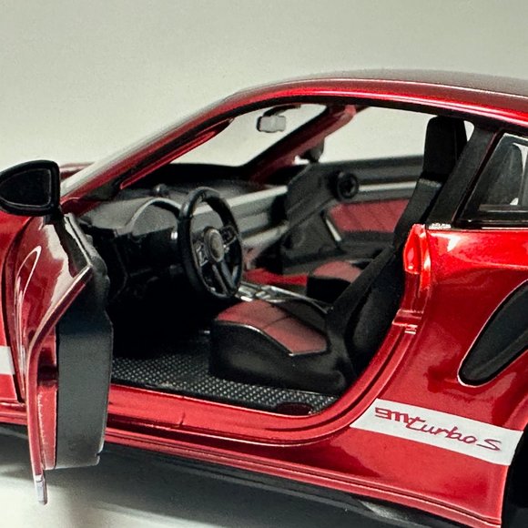 1:24 2020 Porsche 911 Turbo S Diecast With Headlight & Tailight LEDS Red - Picture 5 of 9